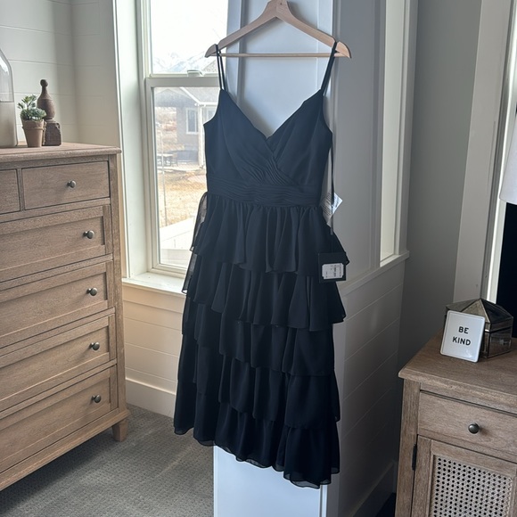 Mac Duggal RUFFLE LAYERED V-NECK MIDI DRESS - Picture 5 of 8